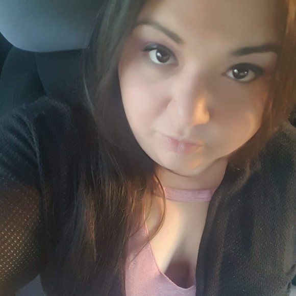 Meet your Posher, Melissa - Picture 1 of 1